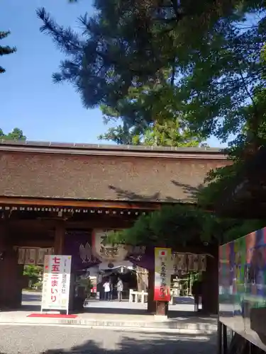 建部大社の山門・神門
