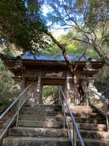 弥谷寺の山門