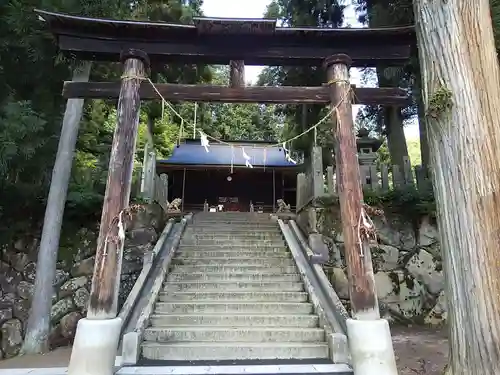 阿多由太神社の鳥居