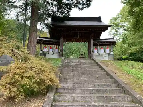 西隆寺（乙女三十三観音）の山門