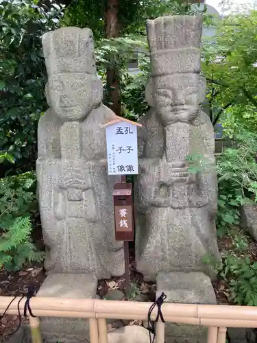 七社神社の像