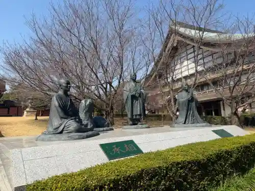 総持寺の{uncategorized: "未分類", other: "その他", undefined: "問題あり", building: "その他建物", grave: "お墓", sacred_gate: "鳥居", guardian: "狛犬", statue: "像", buddha: "仏像", history: "歴史", nature: "自然", garden: "庭園", animal: "動物", pagoda: "塔", temizu: "手水舎", mountain_gate: "山門・神門", sanctuary: "本殿・本堂", subordinate: "末社・摂社", art: "芸術", scenery: "景色", jizo: "地蔵", ema: "絵馬", goshuin: "御朱印", omikuji: "おみくじ", items: "授与品その他", amulet: "お守り", goshuincho: "御朱印帳", eats: "食事", festival: "お祭り", votive_dance: "神楽", shichigosan: "七五三参", wedding: "結婚式", experience: "体験その他", initially: "初詣", around: "周辺", anti_infection: "感染症対策"}