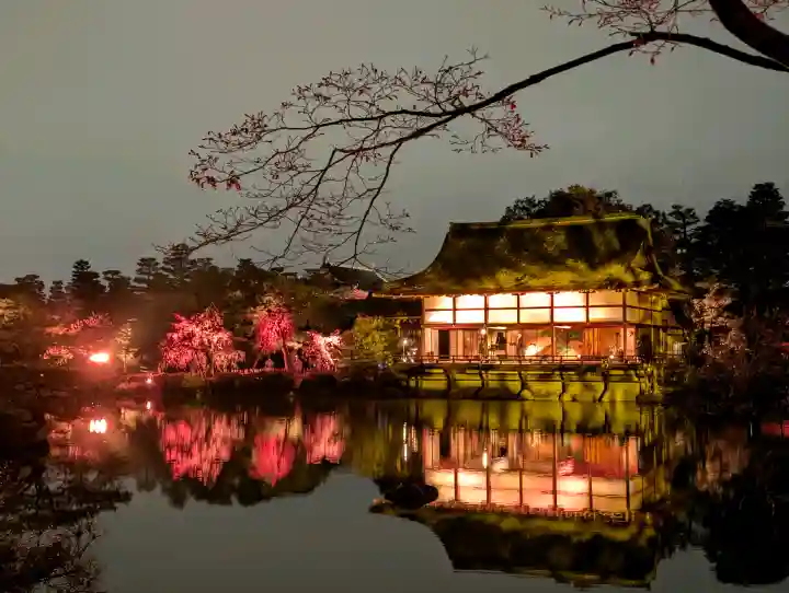 平安神宮の{uncategorized: "未分類", other: "その他", undefined: "問題あり", building: "その他建物", grave: "お墓", sacred_gate: "鳥居", guardian: "狛犬", statue: "像", buddha: "仏像", history: "歴史", nature: "自然", garden: "庭園", animal: "動物", pagoda: "塔", temizu: "手水舎", mountain_gate: "山門・神門", sanctuary: "本殿・本堂", subordinate: "末社・摂社", art: "芸術", scenery: "景色", jizo: "地蔵", ema: "絵馬", goshuin: "御朱印", omikuji: "おみくじ", items: "授与品その他", amulet: "お守り", goshuincho: "御朱印帳", eats: "食事", festival: "お祭り", votive_dance: "神楽", shichigosan: "七五三参", wedding: "結婚式", experience: "体験その他", initially: "初詣", around: "周辺", anti_infection: "感染症対策"}