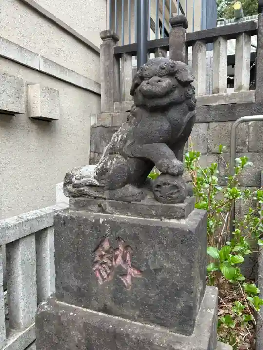 六本木天祖神社の{uncategorized: "未分類", other: "その他", undefined: "問題あり", building: "その他建物", grave: "お墓", sacred_gate: "鳥居", guardian: "狛犬", statue: "像", buddha: "仏像", history: "歴史", nature: "自然", garden: "庭園", animal: "動物", pagoda: "塔", temizu: "手水舎", mountain_gate: "山門・神門", sanctuary: "本殿・本堂", subordinate: "末社・摂社", art: "芸術", scenery: "景色", jizo: "地蔵", ema: "絵馬", goshuin: "御朱印", omikuji: "おみくじ", items: "授与品その他", amulet: "お守り", goshuincho: "御朱印帳", eats: "食事", festival: "お祭り", votive_dance: "神楽", shichigosan: "七五三参", wedding: "結婚式", experience: "体験その他", initially: "初詣", around: "周辺", anti_infection: "感染症対策"}