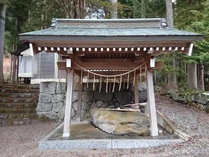白山神社の手水舎
