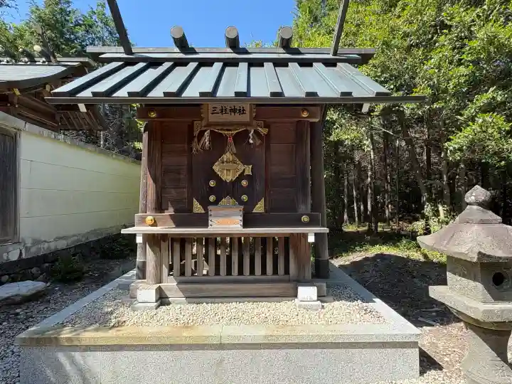 美波多神社の{uncategorized: "未分類", other: "その他", undefined: "問題あり", building: "その他建物", grave: "お墓", sacred_gate: "鳥居", guardian: "狛犬", statue: "像", buddha: "仏像", history: "歴史", nature: "自然", garden: "庭園", animal: "動物", pagoda: "塔", temizu: "手水舎", mountain_gate: "山門・神門", sanctuary: "本殿・本堂", subordinate: "末社・摂社", art: "芸術", scenery: "景色", jizo: "地蔵", ema: "絵馬", goshuin: "御朱印", omikuji: "おみくじ", items: "授与品その他", amulet: "お守り", goshuincho: "御朱印帳", eats: "食事", festival: "お祭り", votive_dance: "神楽", shichigosan: "七五三参", wedding: "結婚式", experience: "体験その他", initially: "初詣", around: "周辺", anti_infection: "感染症対策"}