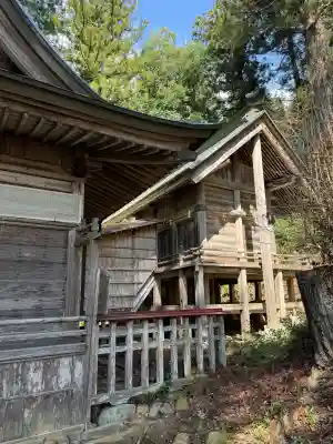 近津神社の{uncategorized: "未分類", other: "その他", undefined: "問題あり", building: "その他建物", grave: "お墓", sacred_gate: "鳥居", guardian: "狛犬", statue: "像", buddha: "仏像", history: "歴史", nature: "自然", garden: "庭園", animal: "動物", pagoda: "塔", temizu: "手水舎", mountain_gate: "山門・神門", sanctuary: "本殿・本堂", subordinate: "末社・摂社", art: "芸術", scenery: "景色", jizo: "地蔵", ema: "絵馬", goshuin: "御朱印", omikuji: "おみくじ", items: "授与品その他", amulet: "お守り", goshuincho: "御朱印帳", eats: "食事", festival: "お祭り", votive_dance: "神楽", shichigosan: "七五三参", wedding: "結婚式", experience: "体験その他", initially: "初詣", around: "周辺", anti_infection: "感染症対策"}