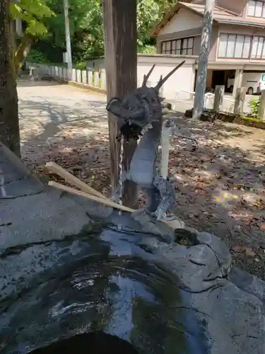 下梨地主神社の手水舎