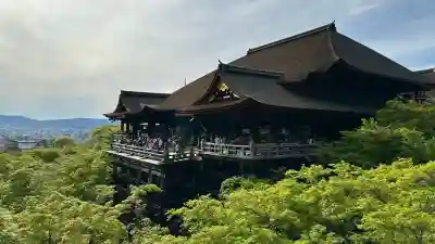 清水寺の{uncategorized: "未分類", other: "その他", undefined: "問題あり", building: "その他建物", grave: "お墓", sacred_gate: "鳥居", guardian: "狛犬", statue: "像", buddha: "仏像", history: "歴史", nature: "自然", garden: "庭園", animal: "動物", pagoda: "塔", temizu: "手水舎", mountain_gate: "山門・神門", sanctuary: "本殿・本堂", subordinate: "末社・摂社", art: "芸術", scenery: "景色", jizo: "地蔵", ema: "絵馬", goshuin: "御朱印", omikuji: "おみくじ", items: "授与品その他", amulet: "お守り", goshuincho: "御朱印帳", eats: "食事", festival: "お祭り", votive_dance: "神楽", shichigosan: "七五三参", wedding: "結婚式", experience: "体験その他", initially: "初詣", around: "周辺", anti_infection: "感染症対策"}