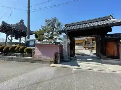 徳善寺の{uncategorized: "未分類", other: "その他", undefined: "問題あり", building: "その他建物", grave: "お墓", sacred_gate: "鳥居", guardian: "狛犬", statue: "像", buddha: "仏像", history: "歴史", nature: "自然", garden: "庭園", animal: "動物", pagoda: "塔", temizu: "手水舎", mountain_gate: "山門・神門", sanctuary: "本殿・本堂", subordinate: "末社・摂社", art: "芸術", scenery: "景色", jizo: "地蔵", ema: "絵馬", goshuin: "御朱印", omikuji: "おみくじ", items: "授与品その他", amulet: "お守り", goshuincho: "御朱印帳", eats: "食事", festival: "お祭り", votive_dance: "神楽", shichigosan: "七五三参", wedding: "結婚式", experience: "体験その他", initially: "初詣", around: "周辺", anti_infection: "感染症対策"}