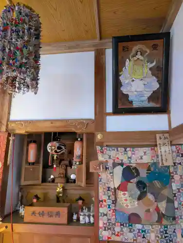 正一位 若草稲荷神社の{uncategorized: "未分類", other: "その他", undefined: "問題あり", building: "その他建物", grave: "お墓", sacred_gate: "鳥居", guardian: "狛犬", statue: "像", buddha: "仏像", history: "歴史", nature: "自然", garden: "庭園", animal: "動物", pagoda: "塔", temizu: "手水舎", mountain_gate: "山門・神門", sanctuary: "本殿・本堂", subordinate: "末社・摂社", art: "芸術", scenery: "景色", jizo: "地蔵", ema: "絵馬", goshuin: "御朱印", omikuji: "おみくじ", items: "授与品その他", amulet: "お守り", goshuincho: "御朱印帳", eats: "食事", festival: "お祭り", votive_dance: "神楽", shichigosan: "七五三参", wedding: "結婚式", experience: "体験その他", initially: "初詣", around: "周辺", anti_infection: "感染症対策"}