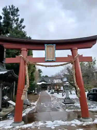 鶴岡天満宮の{uncategorized: "未分類", other: "その他", undefined: "問題あり", building: "その他建物", grave: "お墓", sacred_gate: "鳥居", guardian: "狛犬", statue: "像", buddha: "仏像", history: "歴史", nature: "自然", garden: "庭園", animal: "動物", pagoda: "塔", temizu: "手水舎", mountain_gate: "山門・神門", sanctuary: "本殿・本堂", subordinate: "末社・摂社", art: "芸術", scenery: "景色", jizo: "地蔵", ema: "絵馬", goshuin: "御朱印", omikuji: "おみくじ", items: "授与品その他", amulet: "お守り", goshuincho: "御朱印帳", eats: "食事", festival: "お祭り", votive_dance: "神楽", shichigosan: "七五三参", wedding: "結婚式", experience: "体験その他", initially: "初詣", around: "周辺", anti_infection: "感染症対策"}