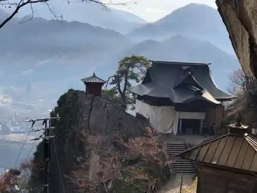 宝珠山 立石寺の本殿