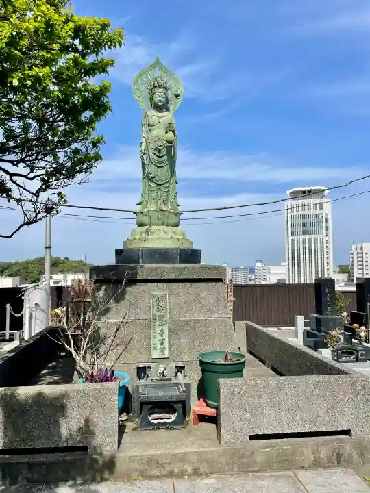 萬藏寺の{uncategorized: "未分類", other: "その他", undefined: "問題あり", building: "その他建物", grave: "お墓", sacred_gate: "鳥居", guardian: "狛犬", statue: "像", buddha: "仏像", history: "歴史", nature: "自然", garden: "庭園", animal: "動物", pagoda: "塔", temizu: "手水舎", mountain_gate: "山門・神門", sanctuary: "本殿・本堂", subordinate: "末社・摂社", art: "芸術", scenery: "景色", jizo: "地蔵", ema: "絵馬", goshuin: "御朱印", omikuji: "おみくじ", items: "授与品その他", amulet: "お守り", goshuincho: "御朱印帳", eats: "食事", festival: "お祭り", votive_dance: "神楽", shichigosan: "七五三参", wedding: "結婚式", experience: "体験その他", initially: "初詣", around: "周辺", anti_infection: "感染症対策"}
