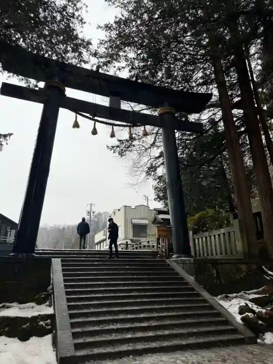 諏訪大社の{uncategorized: "未分類", other: "その他", undefined: "問題あり", building: "その他建物", grave: "お墓", sacred_gate: "鳥居", guardian: "狛犬", statue: "像", buddha: "仏像", history: "歴史", nature: "自然", garden: "庭園", animal: "動物", pagoda: "塔", temizu: "手水舎", mountain_gate: "山門・神門", sanctuary: "本殿・本堂", subordinate: "末社・摂社", art: "芸術", scenery: "景色", jizo: "地蔵", ema: "絵馬", goshuin: "御朱印", omikuji: "おみくじ", items: "授与品その他", amulet: "お守り", goshuincho: "御朱印帳", eats: "食事", festival: "お祭り", votive_dance: "神楽", shichigosan: "七五三参", wedding: "結婚式", experience: "体験その他", initially: "初詣", around: "周辺", anti_infection: "感染症対策"}