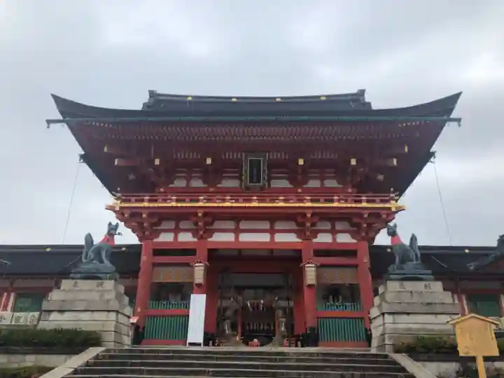 伏見稲荷大社の山門・神門