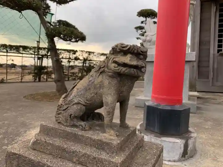 神社(名称不明)の狛犬