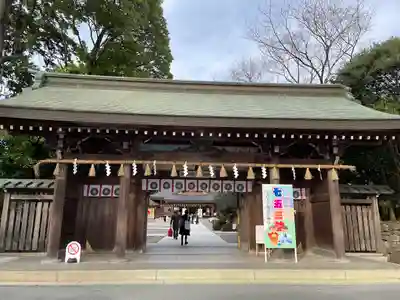 砥鹿神社(里宮)の山門・神門