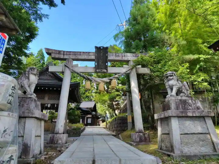 太平山三吉神社総本宮の{uncategorized: "未分類", other: "その他", undefined: "問題あり", building: "その他建物", grave: "お墓", sacred_gate: "鳥居", guardian: "狛犬", statue: "像", buddha: "仏像", history: "歴史", nature: "自然", garden: "庭園", animal: "動物", pagoda: "塔", temizu: "手水舎", mountain_gate: "山門・神門", sanctuary: "本殿・本堂", subordinate: "末社・摂社", art: "芸術", scenery: "景色", jizo: "地蔵", ema: "絵馬", goshuin: "御朱印", omikuji: "おみくじ", items: "授与品その他", amulet: "お守り", goshuincho: "御朱印帳", eats: "食事", festival: "お祭り", votive_dance: "神楽", shichigosan: "七五三参", wedding: "結婚式", experience: "体験その他", initially: "初詣", around: "周辺", anti_infection: "感染症対策"}
