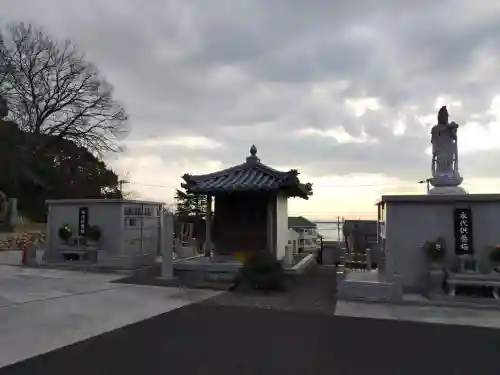梅津寺の{uncategorized: "未分類", other: "その他", undefined: "問題あり", building: "その他建物", grave: "お墓", sacred_gate: "鳥居", guardian: "狛犬", statue: "像", buddha: "仏像", history: "歴史", nature: "自然", garden: "庭園", animal: "動物", pagoda: "塔", temizu: "手水舎", mountain_gate: "山門・神門", sanctuary: "本殿・本堂", subordinate: "末社・摂社", art: "芸術", scenery: "景色", jizo: "地蔵", ema: "絵馬", goshuin: "御朱印", omikuji: "おみくじ", items: "授与品その他", amulet: "お守り", goshuincho: "御朱印帳", eats: "食事", festival: "お祭り", votive_dance: "神楽", shichigosan: "七五三参", wedding: "結婚式", experience: "体験その他", initially: "初詣", around: "周辺", anti_infection: "感染症対策"}