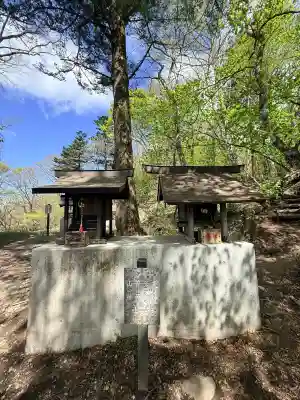 熊野皇大神社の{uncategorized: "未分類", other: "その他", undefined: "問題あり", building: "その他建物", grave: "お墓", sacred_gate: "鳥居", guardian: "狛犬", statue: "像", buddha: "仏像", history: "歴史", nature: "自然", garden: "庭園", animal: "動物", pagoda: "塔", temizu: "手水舎", mountain_gate: "山門・神門", sanctuary: "本殿・本堂", subordinate: "末社・摂社", art: "芸術", scenery: "景色", jizo: "地蔵", ema: "絵馬", goshuin: "御朱印", omikuji: "おみくじ", items: "授与品その他", amulet: "お守り", goshuincho: "御朱印帳", eats: "食事", festival: "お祭り", votive_dance: "神楽", shichigosan: "七五三参", wedding: "結婚式", experience: "体験その他", initially: "初詣", around: "周辺", anti_infection: "感染症対策"}
