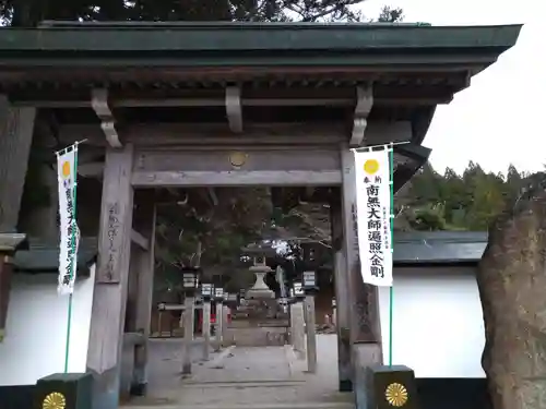 玉桂寺の山門