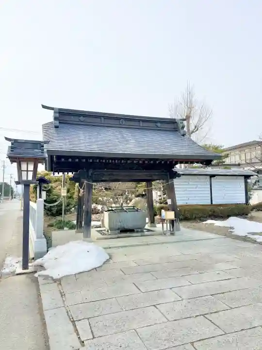 鳥谷崎神社の{uncategorized: "未分類", other: "その他", undefined: "問題あり", building: "その他建物", grave: "お墓", sacred_gate: "鳥居", guardian: "狛犬", statue: "像", buddha: "仏像", history: "歴史", nature: "自然", garden: "庭園", animal: "動物", pagoda: "塔", temizu: "手水舎", mountain_gate: "山門・神門", sanctuary: "本殿・本堂", subordinate: "末社・摂社", art: "芸術", scenery: "景色", jizo: "地蔵", ema: "絵馬", goshuin: "御朱印", omikuji: "おみくじ", items: "授与品その他", amulet: "お守り", goshuincho: "御朱印帳", eats: "食事", festival: "お祭り", votive_dance: "神楽", shichigosan: "七五三参", wedding: "結婚式", experience: "体験その他", initially: "初詣", around: "周辺", anti_infection: "感染症対策"}