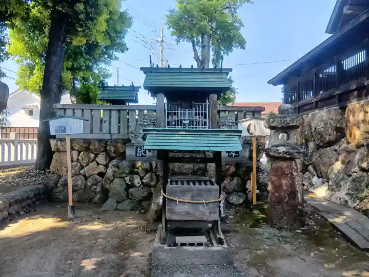 御井神社の{uncategorized: "未分類", other: "その他", undefined: "問題あり", building: "その他建物", grave: "お墓", sacred_gate: "鳥居", guardian: "狛犬", statue: "像", buddha: "仏像", history: "歴史", nature: "自然", garden: "庭園", animal: "動物", pagoda: "塔", temizu: "手水舎", mountain_gate: "山門・神門", sanctuary: "本殿・本堂", subordinate: "末社・摂社", art: "芸術", scenery: "景色", jizo: "地蔵", ema: "絵馬", goshuin: "御朱印", omikuji: "おみくじ", items: "授与品その他", amulet: "お守り", goshuincho: "御朱印帳", eats: "食事", festival: "お祭り", votive_dance: "神楽", shichigosan: "七五三参", wedding: "結婚式", experience: "体験その他", initially: "初詣", around: "周辺", anti_infection: "感染症対策"}