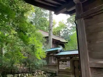 雄山神社前立社壇の本殿・本堂
