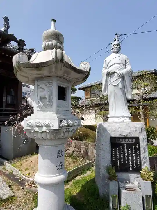 覚永寺の像