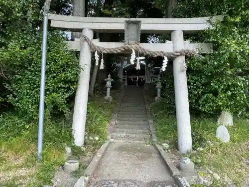 勝手神社の{uncategorized: "未分類", other: "その他", undefined: "問題あり", building: "その他建物", grave: "お墓", sacred_gate: "鳥居", guardian: "狛犬", statue: "像", buddha: "仏像", history: "歴史", nature: "自然", garden: "庭園", animal: "動物", pagoda: "塔", temizu: "手水舎", mountain_gate: "山門・神門", sanctuary: "本殿・本堂", subordinate: "末社・摂社", art: "芸術", scenery: "景色", jizo: "地蔵", ema: "絵馬", goshuin: "御朱印", omikuji: "おみくじ", items: "授与品その他", amulet: "お守り", goshuincho: "御朱印帳", eats: "食事", festival: "お祭り", votive_dance: "神楽", shichigosan: "七五三参", wedding: "結婚式", experience: "体験その他", initially: "初詣", around: "周辺", anti_infection: "感染症対策"}