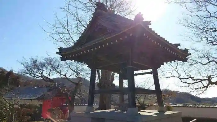 鶏足寺の建物その他