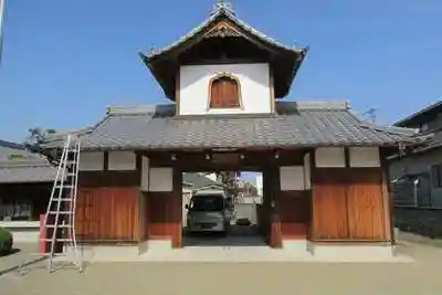 観音寺の山門