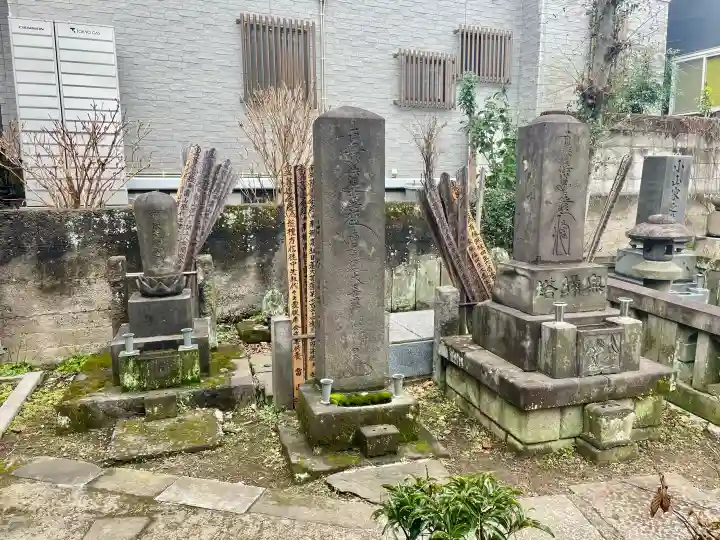常立寺の{uncategorized: "未分類", other: "その他", undefined: "問題あり", building: "その他建物", grave: "お墓", sacred_gate: "鳥居", guardian: "狛犬", statue: "像", buddha: "仏像", history: "歴史", nature: "自然", garden: "庭園", animal: "動物", pagoda: "塔", temizu: "手水舎", mountain_gate: "山門・神門", sanctuary: "本殿・本堂", subordinate: "末社・摂社", art: "芸術", scenery: "景色", jizo: "地蔵", ema: "絵馬", goshuin: "御朱印", omikuji: "おみくじ", items: "授与品その他", amulet: "お守り", goshuincho: "御朱印帳", eats: "食事", festival: "お祭り", votive_dance: "神楽", shichigosan: "七五三参", wedding: "結婚式", experience: "体験その他", initially: "初詣", around: "周辺", anti_infection: "感染症対策"}