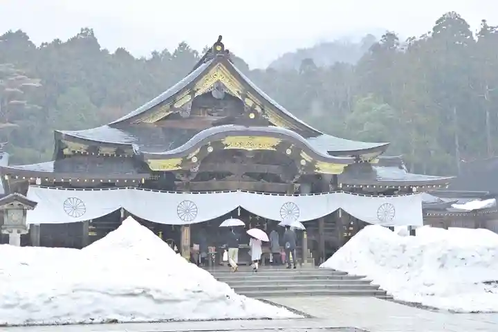 彌彦神社の本殿・本堂