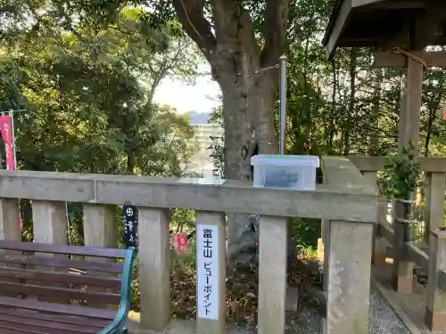 青木神社（笠間町）の{uncategorized: "未分類", other: "その他", undefined: "問題あり", building: "その他建物", grave: "お墓", sacred_gate: "鳥居", guardian: "狛犬", statue: "像", buddha: "仏像", history: "歴史", nature: "自然", garden: "庭園", animal: "動物", pagoda: "塔", temizu: "手水舎", mountain_gate: "山門・神門", sanctuary: "本殿・本堂", subordinate: "末社・摂社", art: "芸術", scenery: "景色", jizo: "地蔵", ema: "絵馬", goshuin: "御朱印", omikuji: "おみくじ", items: "授与品その他", amulet: "お守り", goshuincho: "御朱印帳", eats: "食事", festival: "お祭り", votive_dance: "神楽", shichigosan: "七五三参", wedding: "結婚式", experience: "体験その他", initially: "初詣", around: "周辺", anti_infection: "感染症対策"}