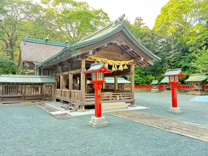 宗像大社中津宮の{uncategorized: "未分類", other: "その他", undefined: "問題あり", building: "その他建物", grave: "お墓", sacred_gate: "鳥居", guardian: "狛犬", statue: "像", buddha: "仏像", history: "歴史", nature: "自然", garden: "庭園", animal: "動物", pagoda: "塔", temizu: "手水舎", mountain_gate: "山門・神門", sanctuary: "本殿・本堂", subordinate: "末社・摂社", art: "芸術", scenery: "景色", jizo: "地蔵", ema: "絵馬", goshuin: "御朱印", omikuji: "おみくじ", items: "授与品その他", amulet: "お守り", goshuincho: "御朱印帳", eats: "食事", festival: "お祭り", votive_dance: "神楽", shichigosan: "七五三参", wedding: "結婚式", experience: "体験その他", initially: "初詣", around: "周辺", anti_infection: "感染症対策"}