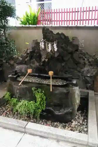 三崎稲荷神社の手水舎