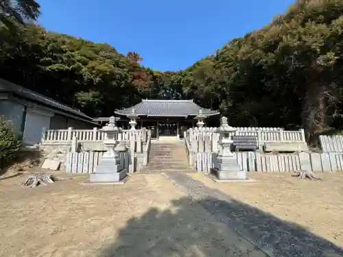 賀茂神社の{uncategorized: "未分類", other: "その他", undefined: "問題あり", building: "その他建物", grave: "お墓", sacred_gate: "鳥居", guardian: "狛犬", statue: "像", buddha: "仏像", history: "歴史", nature: "自然", garden: "庭園", animal: "動物", pagoda: "塔", temizu: "手水舎", mountain_gate: "山門・神門", sanctuary: "本殿・本堂", subordinate: "末社・摂社", art: "芸術", scenery: "景色", jizo: "地蔵", ema: "絵馬", goshuin: "御朱印", omikuji: "おみくじ", items: "授与品その他", amulet: "お守り", goshuincho: "御朱印帳", eats: "食事", festival: "お祭り", votive_dance: "神楽", shichigosan: "七五三参", wedding: "結婚式", experience: "体験その他", initially: "初詣", around: "周辺", anti_infection: "感染症対策"}