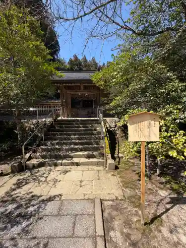 熊野大社の{uncategorized: "未分類", other: "その他", undefined: "問題あり", building: "その他建物", grave: "お墓", sacred_gate: "鳥居", guardian: "狛犬", statue: "像", buddha: "仏像", history: "歴史", nature: "自然", garden: "庭園", animal: "動物", pagoda: "塔", temizu: "手水舎", mountain_gate: "山門・神門", sanctuary: "本殿・本堂", subordinate: "末社・摂社", art: "芸術", scenery: "景色", jizo: "地蔵", ema: "絵馬", goshuin: "御朱印", omikuji: "おみくじ", items: "授与品その他", amulet: "お守り", goshuincho: "御朱印帳", eats: "食事", festival: "お祭り", votive_dance: "神楽", shichigosan: "七五三参", wedding: "結婚式", experience: "体験その他", initially: "初詣", around: "周辺", anti_infection: "感染症対策"}