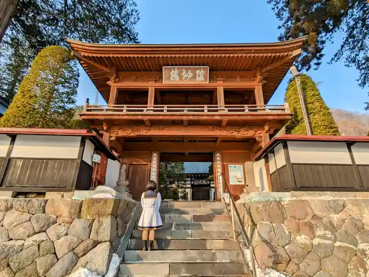 龍雲寺の山門・神門