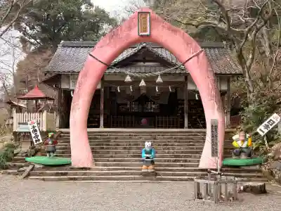 桃太郎神社（栗栖）の{uncategorized: "未分類", other: "その他", undefined: "問題あり", building: "その他建物", grave: "お墓", sacred_gate: "鳥居", guardian: "狛犬", statue: "像", buddha: "仏像", history: "歴史", nature: "自然", garden: "庭園", animal: "動物", pagoda: "塔", temizu: "手水舎", mountain_gate: "山門・神門", sanctuary: "本殿・本堂", subordinate: "末社・摂社", art: "芸術", scenery: "景色", jizo: "地蔵", ema: "絵馬", goshuin: "御朱印", omikuji: "おみくじ", items: "授与品その他", amulet: "お守り", goshuincho: "御朱印帳", eats: "食事", festival: "お祭り", votive_dance: "神楽", shichigosan: "七五三参", wedding: "結婚式", experience: "体験その他", initially: "初詣", around: "周辺", anti_infection: "感染症対策"}