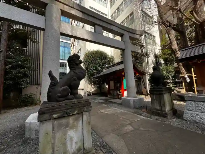 日本橋日枝神社の{uncategorized: "未分類", other: "その他", undefined: "問題あり", building: "その他建物", grave: "お墓", sacred_gate: "鳥居", guardian: "狛犬", statue: "像", buddha: "仏像", history: "歴史", nature: "自然", garden: "庭園", animal: "動物", pagoda: "塔", temizu: "手水舎", mountain_gate: "山門・神門", sanctuary: "本殿・本堂", subordinate: "末社・摂社", art: "芸術", scenery: "景色", jizo: "地蔵", ema: "絵馬", goshuin: "御朱印", omikuji: "おみくじ", items: "授与品その他", amulet: "お守り", goshuincho: "御朱印帳", eats: "食事", festival: "お祭り", votive_dance: "神楽", shichigosan: "七五三参", wedding: "結婚式", experience: "体験その他", initially: "初詣", around: "周辺", anti_infection: "感染症対策"}