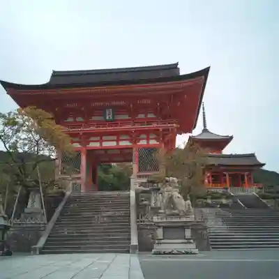 清水寺の山門・神門