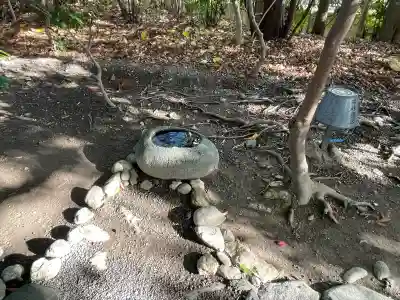 河原神社(豊受大神宮摂社)・毛理神社(豊受大神宮末社)の{uncategorized: "未分類", other: "その他", undefined: "問題あり", building: "その他建物", grave: "お墓", sacred_gate: "鳥居", guardian: "狛犬", statue: "像", buddha: "仏像", history: "歴史", nature: "自然", garden: "庭園", animal: "動物", pagoda: "塔", temizu: "手水舎", mountain_gate: "山門・神門", sanctuary: "本殿・本堂", subordinate: "末社・摂社", art: "芸術", scenery: "景色", jizo: "地蔵", ema: "絵馬", goshuin: "御朱印", omikuji: "おみくじ", items: "授与品その他", amulet: "お守り", goshuincho: "御朱印帳", eats: "食事", festival: "お祭り", votive_dance: "神楽", shichigosan: "七五三参", wedding: "結婚式", experience: "体験その他", initially: "初詣", around: "周辺", anti_infection: "感染症対策"}