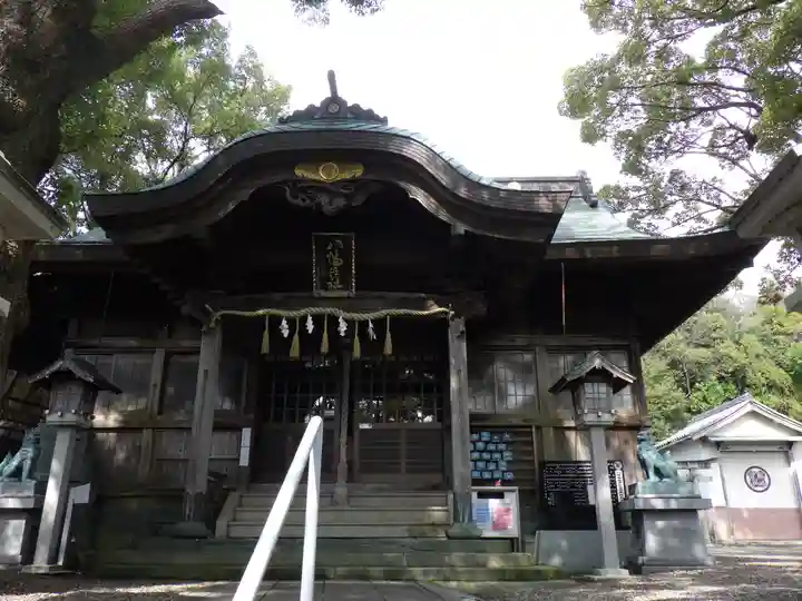 津田八幡神社の本殿・本堂