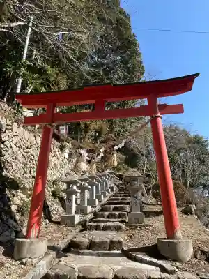 湯之山神社の{uncategorized: "未分類", other: "その他", undefined: "問題あり", building: "その他建物", grave: "お墓", sacred_gate: "鳥居", guardian: "狛犬", statue: "像", buddha: "仏像", history: "歴史", nature: "自然", garden: "庭園", animal: "動物", pagoda: "塔", temizu: "手水舎", mountain_gate: "山門・神門", sanctuary: "本殿・本堂", subordinate: "末社・摂社", art: "芸術", scenery: "景色", jizo: "地蔵", ema: "絵馬", goshuin: "御朱印", omikuji: "おみくじ", items: "授与品その他", amulet: "お守り", goshuincho: "御朱印帳", eats: "食事", festival: "お祭り", votive_dance: "神楽", shichigosan: "七五三参", wedding: "結婚式", experience: "体験その他", initially: "初詣", around: "周辺", anti_infection: "感染症対策"}
