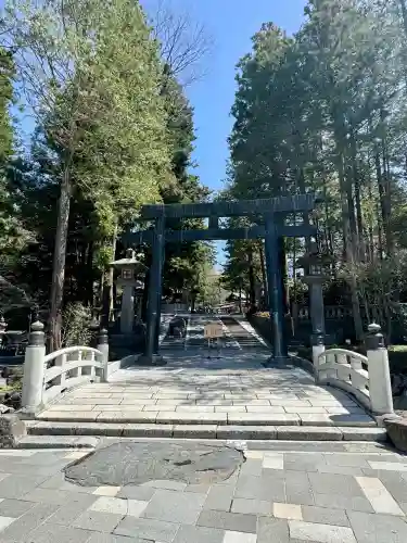 諏訪大社下社秋宮の{uncategorized: "未分類", other: "その他", undefined: "問題あり", building: "その他建物", grave: "お墓", sacred_gate: "鳥居", guardian: "狛犬", statue: "像", buddha: "仏像", history: "歴史", nature: "自然", garden: "庭園", animal: "動物", pagoda: "塔", temizu: "手水舎", mountain_gate: "山門・神門", sanctuary: "本殿・本堂", subordinate: "末社・摂社", art: "芸術", scenery: "景色", jizo: "地蔵", ema: "絵馬", goshuin: "御朱印", omikuji: "おみくじ", items: "授与品その他", amulet: "お守り", goshuincho: "御朱印帳", eats: "食事", festival: "お祭り", votive_dance: "神楽", shichigosan: "七五三参", wedding: "結婚式", experience: "体験その他", initially: "初詣", around: "周辺", anti_infection: "感染症対策"}