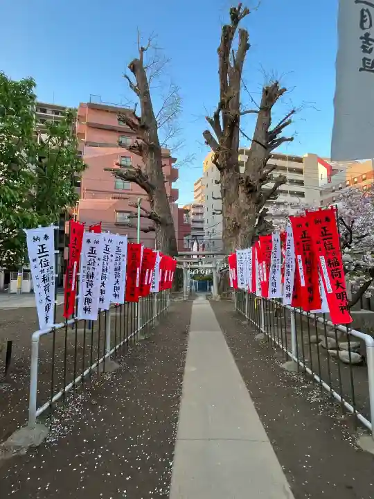 出世稲荷神社の{uncategorized: "未分類", other: "その他", undefined: "問題あり", building: "その他建物", grave: "お墓", sacred_gate: "鳥居", guardian: "狛犬", statue: "像", buddha: "仏像", history: "歴史", nature: "自然", garden: "庭園", animal: "動物", pagoda: "塔", temizu: "手水舎", mountain_gate: "山門・神門", sanctuary: "本殿・本堂", subordinate: "末社・摂社", art: "芸術", scenery: "景色", jizo: "地蔵", ema: "絵馬", goshuin: "御朱印", omikuji: "おみくじ", items: "授与品その他", amulet: "お守り", goshuincho: "御朱印帳", eats: "食事", festival: "お祭り", votive_dance: "神楽", shichigosan: "七五三参", wedding: "結婚式", experience: "体験その他", initially: "初詣", around: "周辺", anti_infection: "感染症対策"}