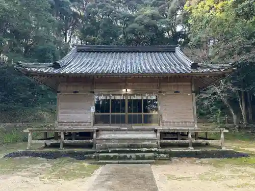 佐為神社の{uncategorized: "未分類", other: "その他", undefined: "問題あり", building: "その他建物", grave: "お墓", sacred_gate: "鳥居", guardian: "狛犬", statue: "像", buddha: "仏像", history: "歴史", nature: "自然", garden: "庭園", animal: "動物", pagoda: "塔", temizu: "手水舎", mountain_gate: "山門・神門", sanctuary: "本殿・本堂", subordinate: "末社・摂社", art: "芸術", scenery: "景色", jizo: "地蔵", ema: "絵馬", goshuin: "御朱印", omikuji: "おみくじ", items: "授与品その他", amulet: "お守り", goshuincho: "御朱印帳", eats: "食事", festival: "お祭り", votive_dance: "神楽", shichigosan: "七五三参", wedding: "結婚式", experience: "体験その他", initially: "初詣", around: "周辺", anti_infection: "感染症対策"}
